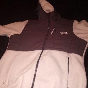 Woman,s the north face sweater